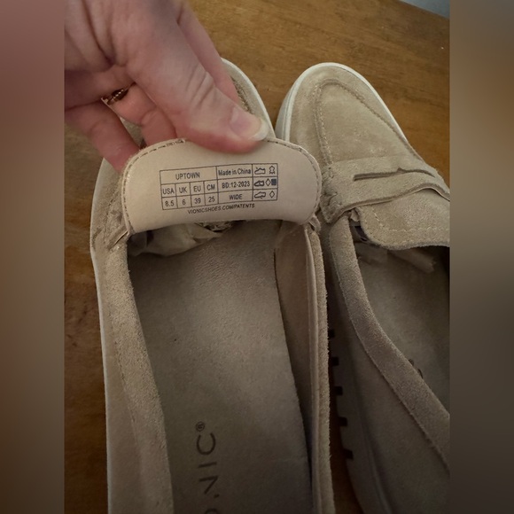 Vionic Uptown Loafers 9W Beige Suede - Picture 6 of 13